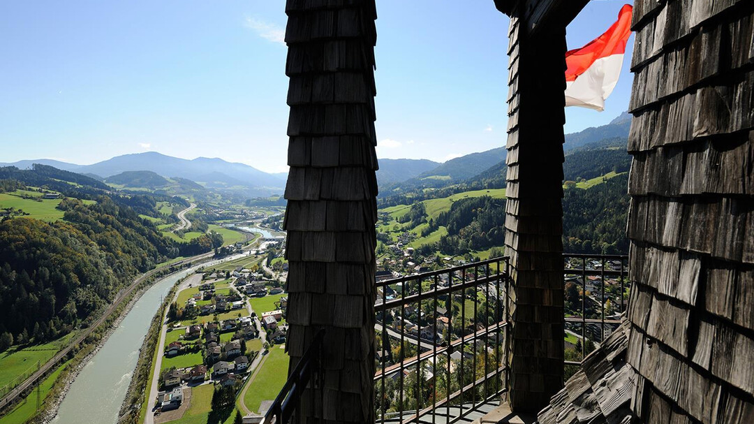 View to Salzachtal | © Sbg. Burgen & Schlösser / www.guenterstandl.de