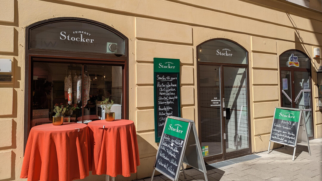 Feinkost-Stocker-Altstadt_Eingang | © TSG-Bozek