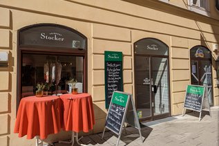 Feinkost-Stocker-Altstadt_Eingang | © TSG-Bozek