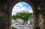 Blick auf die Festung durch den Torbogen | © Tourismus Salzburg / Günter Breitegger