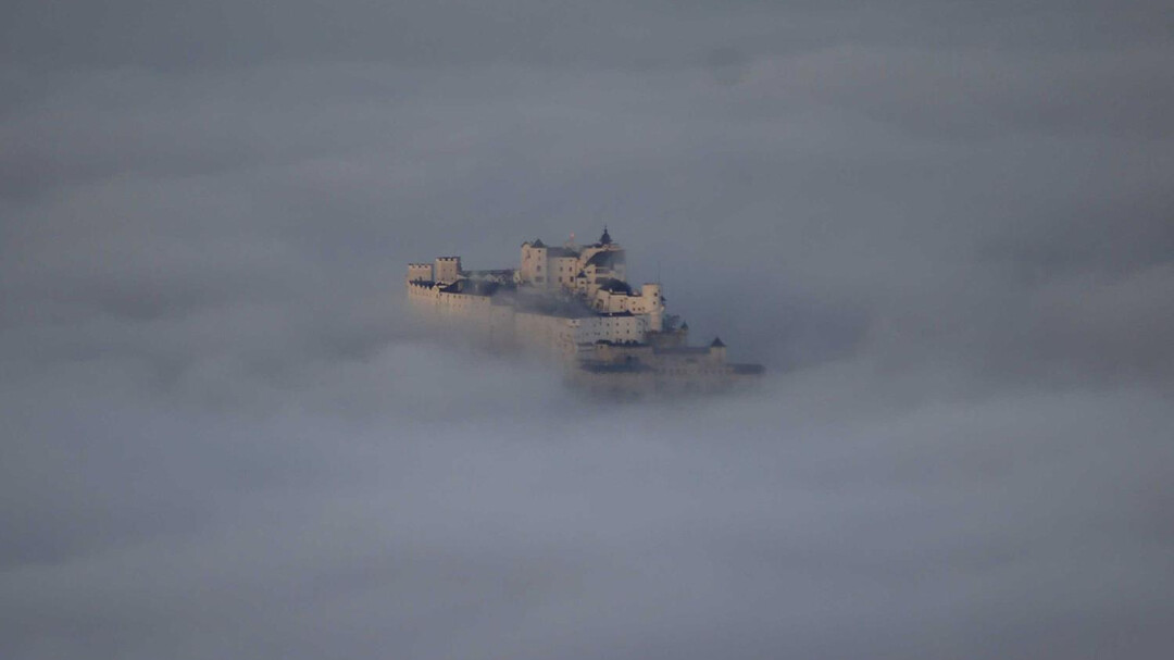 Hohensalzburg Fortress in the fog | © Tourismus Salzburg / G. Zeiner