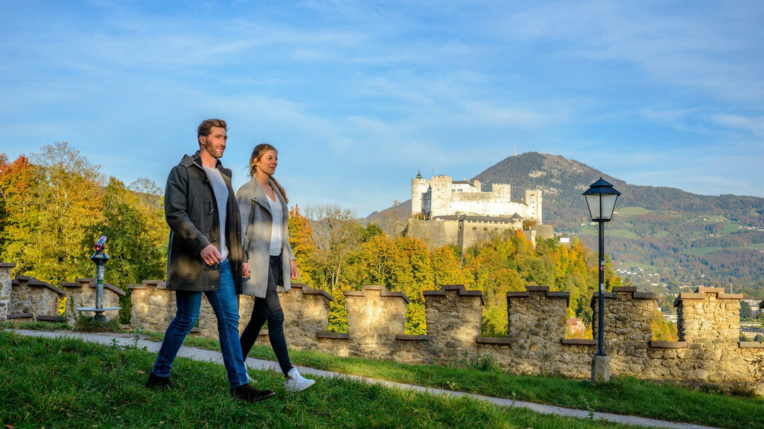 Blick vom Mönchsberg auf den Festungsberg