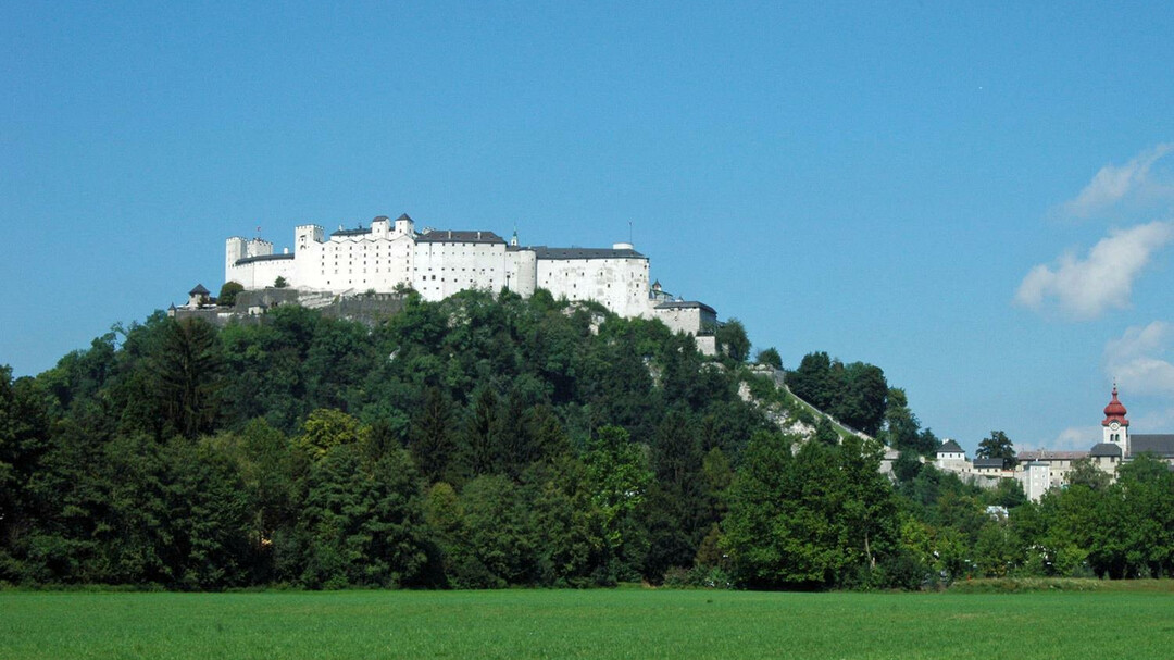 view from Nonntal to the Festungsberg | © Fräulein Maria's Bicycle Tours
