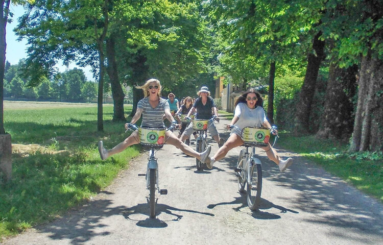 Fräulein Maria's Bicycle Tour - Hellbrunn alley | © Fräulein Maria's Bicycle Tour