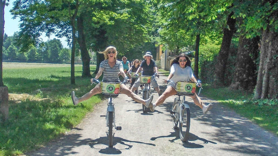 Fräulein Maria's Bicycle Tour - Hellbrunn alley | © Fräulein Maria's Bicycle Tour