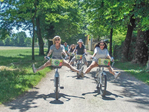 Fräulein Maria's Bicycle Tour - Hellbrunn alley | © Fräulein Maria's Bicycle Tour