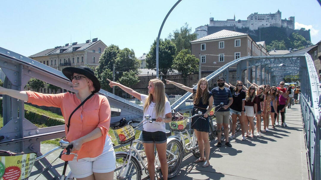 Fräulein Maria's Bicycle Tour - Mozartsteg bridge | © Fräulein Maria's Bicycle Tour