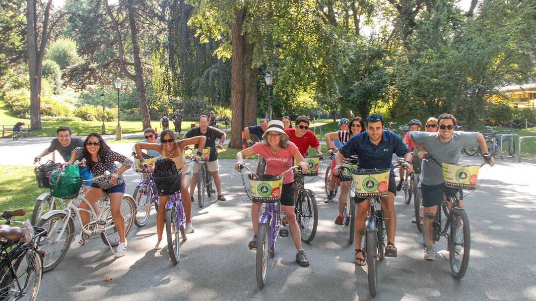 Fräulein Maria's Bicycle Tour group | © Fräulein Maria's Bicycle Tour