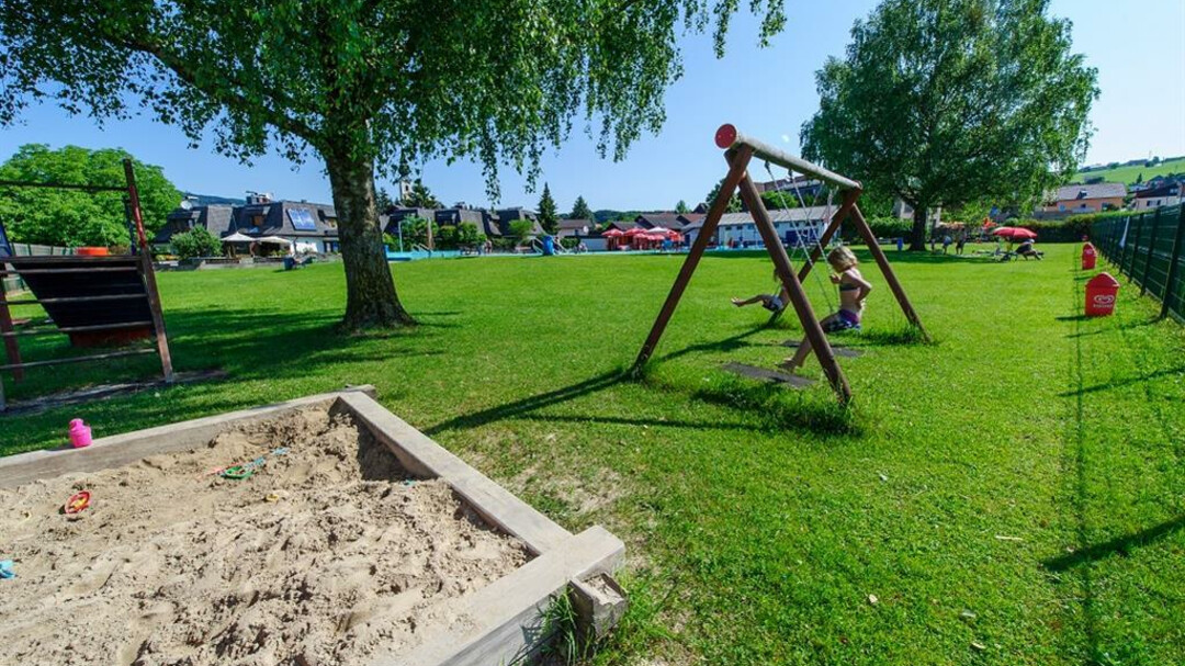 Spielplatz Schwimmbad