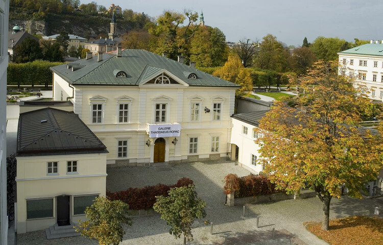 exterior view Villa Kast - Galerie Ropac | © Andrew Phelps