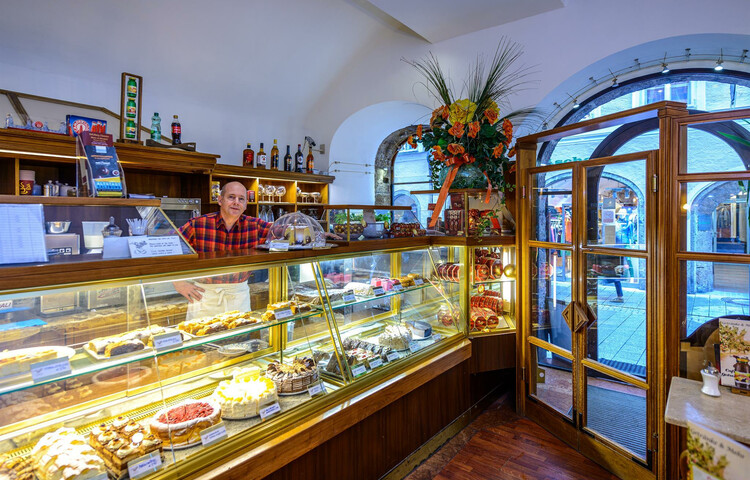 Kuchentheke im Café in der Getreidegasse | © Tourismus Salzburg GmbH / G. Breitegger