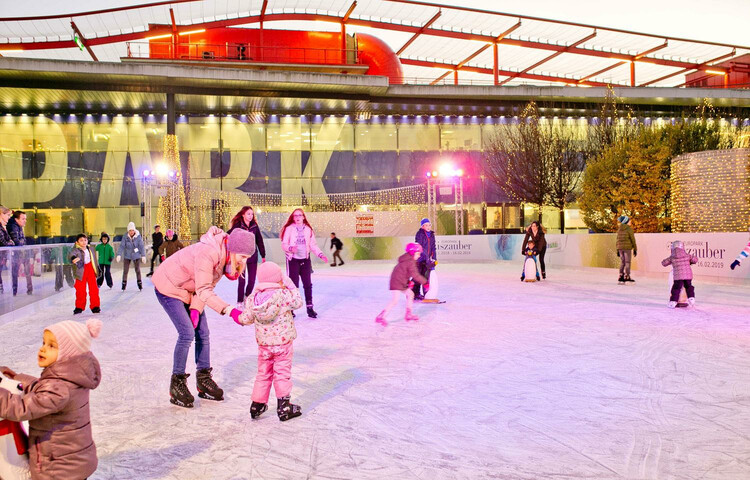 Gratis-Eislaufplatz EUROPARK | © EUROPARK