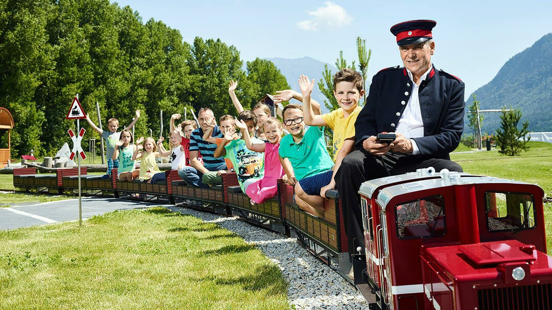 Parkbahnfahrt im Hans-Peter Porsche TraumWerk | © hanspeterporsche.com