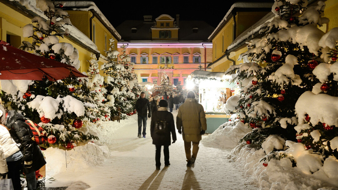 Verschneiter Weg beim Hellbrunner Adventzauber | © Hellbrunner Adventzauber