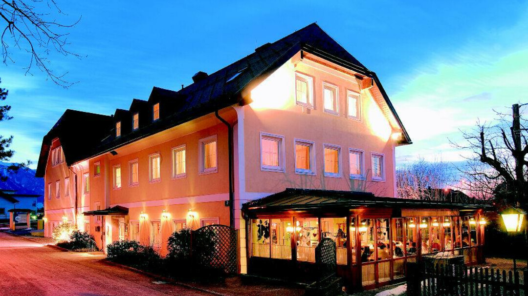 Gasthof in der blauen Stunde | © Hotel und Gasthof Hölle