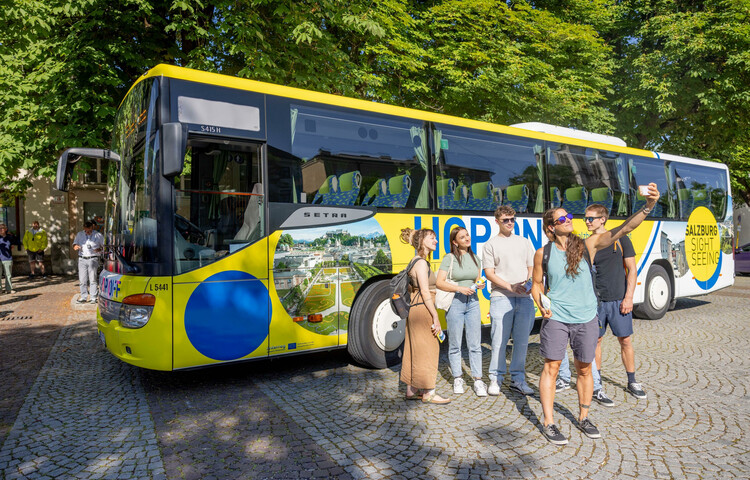 Hop on Hop off Mirabellplatz | © Salzburg Sightseeing / Doris Wild