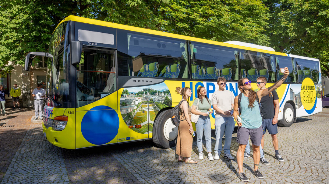 Hop on Hop off Mirabellplatz | © Salzburg Sightseeing / Doris Wild