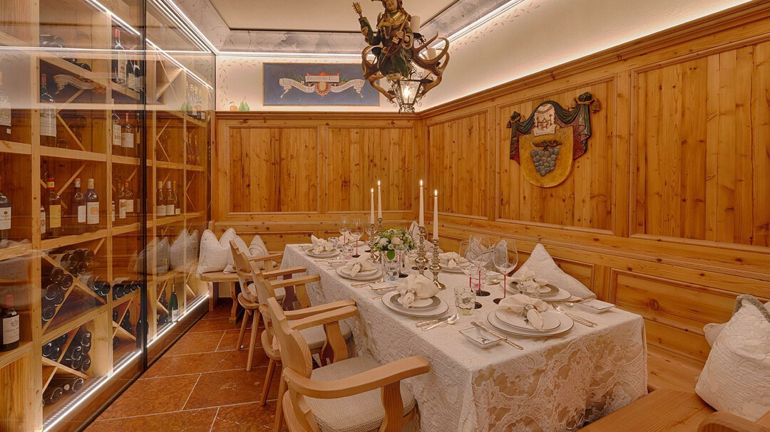 Tisch im Weinkeller | © Huber`s im Fischerwirt