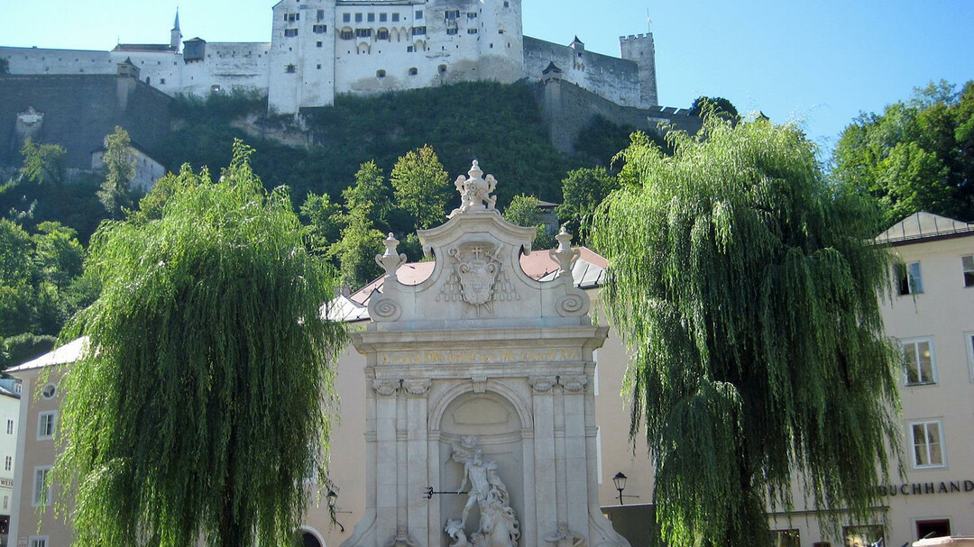 Chapter fountain & Hohensalzburg Fortress | © Tourismus Salzburg / S. Siller
