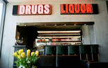 Drugs & Liquor Bar | © M32