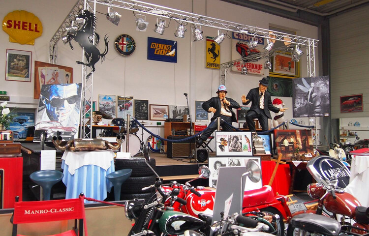 stage at Manro | © Manro