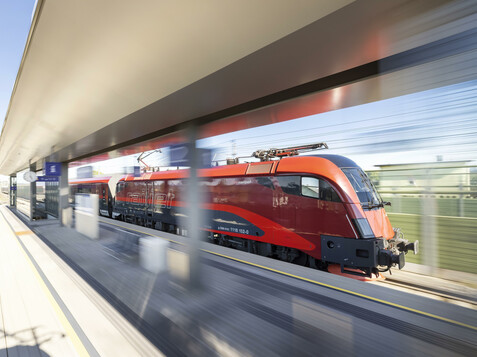 ÖBB Zug im Bahnhof | © ÖBB - Harald Eisenberger