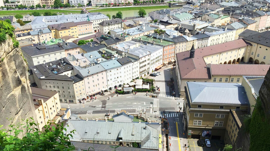 view from Mönchsberg to the Old Town | © Tourismus Salzburg/ K.Brugger
