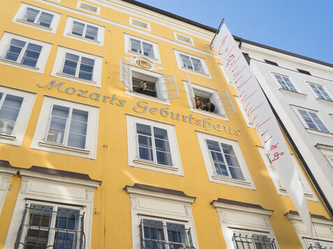 Mozart's Birthplace with "Flying Notes. K.265." | © Internationale Stiftung Mozarteum / W. Lienbacher