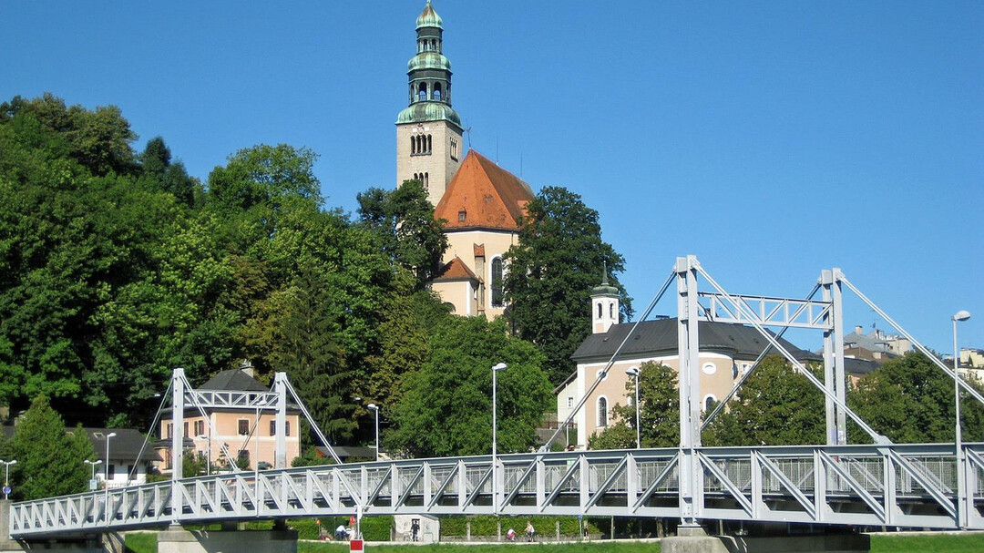 Müllner Steg in front of Mülln Chruch | © Tourismus Salzburg / S. Siller