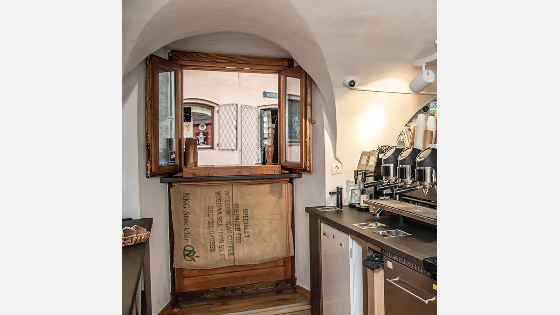 Verkaufsfenster von nur coffee in Salzburg | © zweibaum.at / Günter Baumgartner