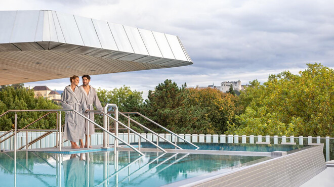 Infinity Pool mit Festungsblick im Paraceslusbad | © Paracelsusbad / Wöckinger