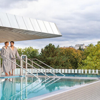 Infinity Pool mit Festungsblick im Paraceslusbad | © Paracelsusbad / Wöckinger