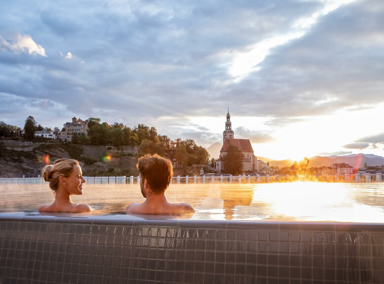 Infinity Pool in der Sauna im Paracelsusbad | © Paracelsusbad / Wöckinger