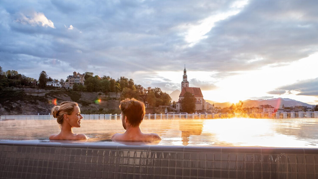 Infinity Pool in der Sauna im Paracelsusbad | © Paracelsusbad / Wöckinger