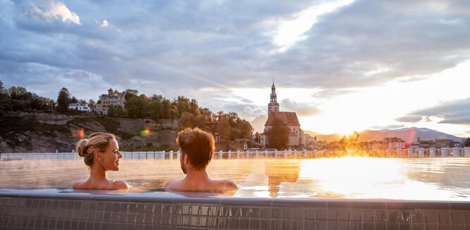 Infinity Pool in der Sauna im Paracelsusbad | © Paracelsusbad / Wöckinger