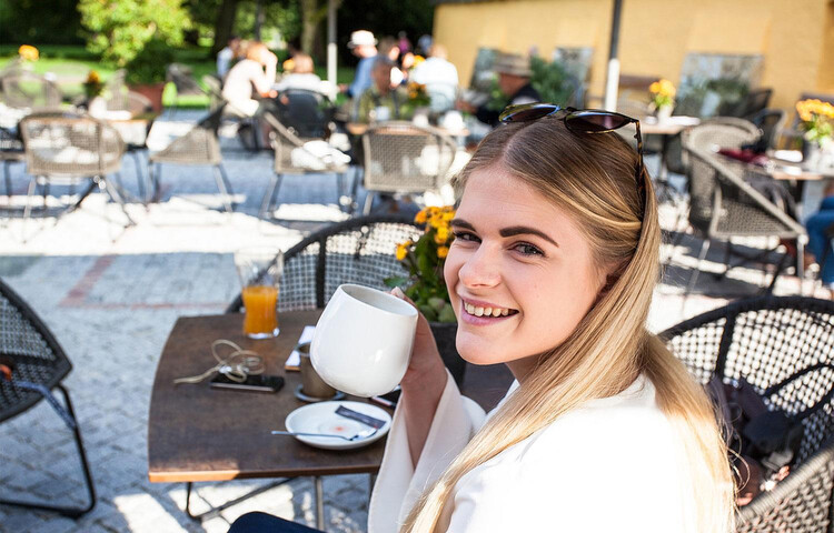 Zufriedener Gast | © Parkcafé Schloss Hellbrunn