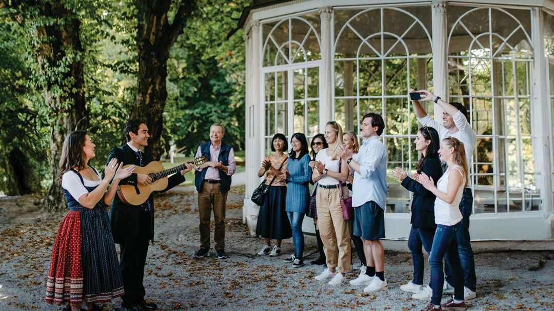 Entertainer sorgen für Unterhaltung in Hellbrunn | © Nadia Jabli, weTours