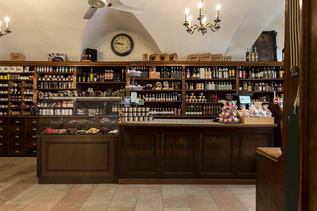 Geschäft Azwanger | © R.F. Azwanger