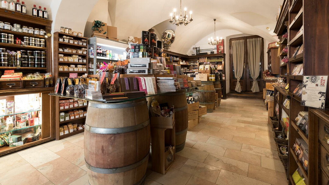 Geschäft | © R.F. Azwanger