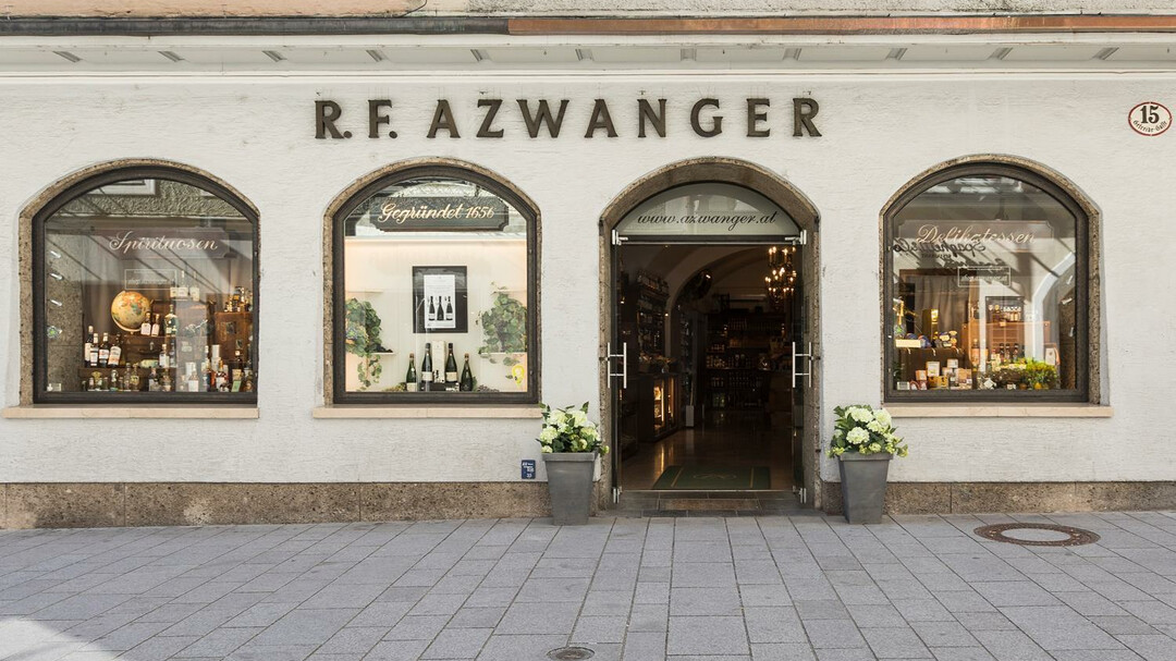 Fassade vom Geschäft Azwanger | © R.F. Azwanger