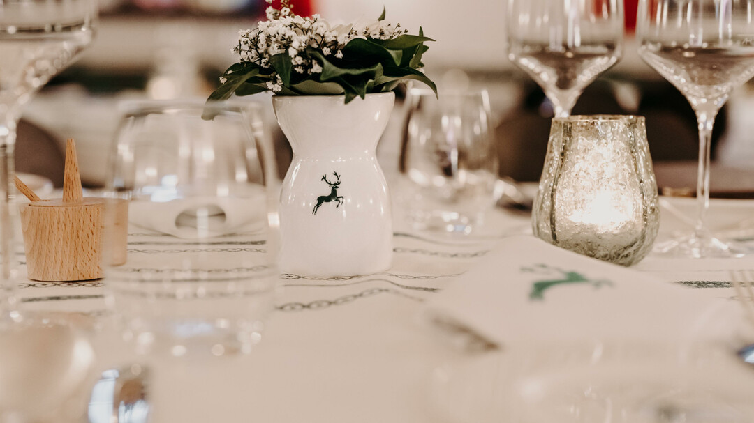Gedeckter Tisch | © Hotel Goldener Hirsch