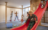 Rutsche im Kinderspielbereich | © JUFA Hotel Salzburg City
