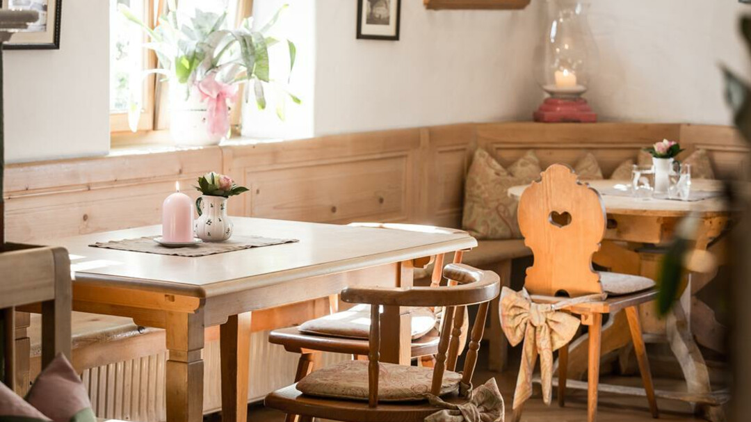 Offene Stube mit Kamin