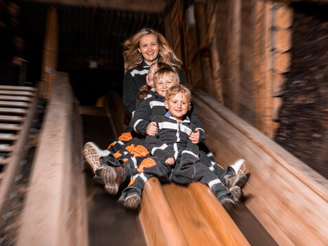 Bergmannsrutsche Mutter mit Kinder