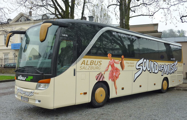 Original Sound of Music bus - Mirabellplatz | © Grayline Salzburg