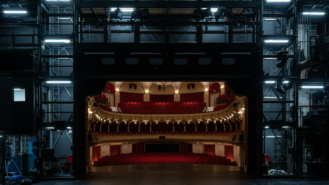 Bühnenturm mit Blick auf Zuschauerraum | © Martina Weiss