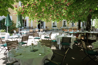 schattiger Gastgarten | © Gasthof Schloss Aigen