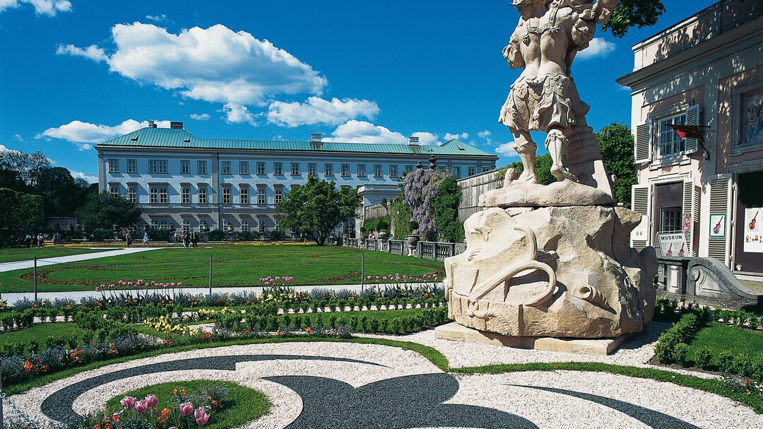 Mirabell gardens with Statue | © Tourismus Salzburg