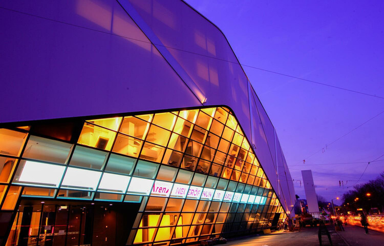 Shopping Arena Nachtansicht | © Franz Neumayr/Mike Vogl