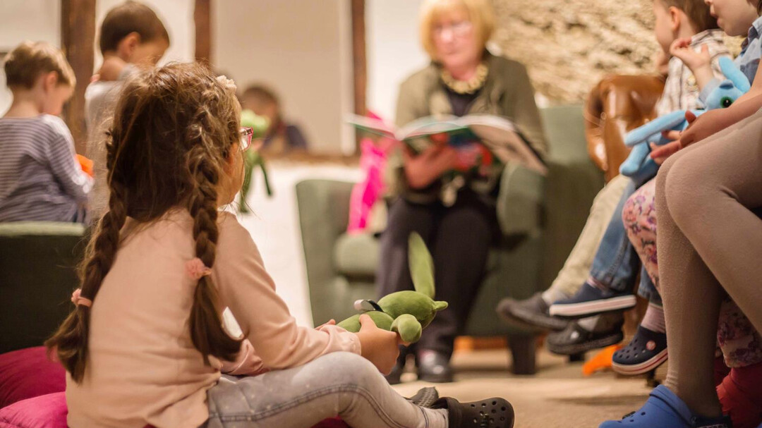 The reading Grandma | © Spielzeug Museum